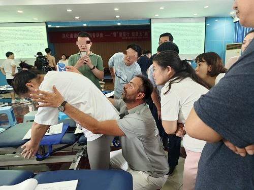 脊柱側(cè)彎評估與調(diào)整培訓班圓滿結(jié)束